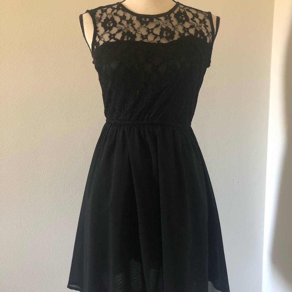 Used Dividen lace dress
